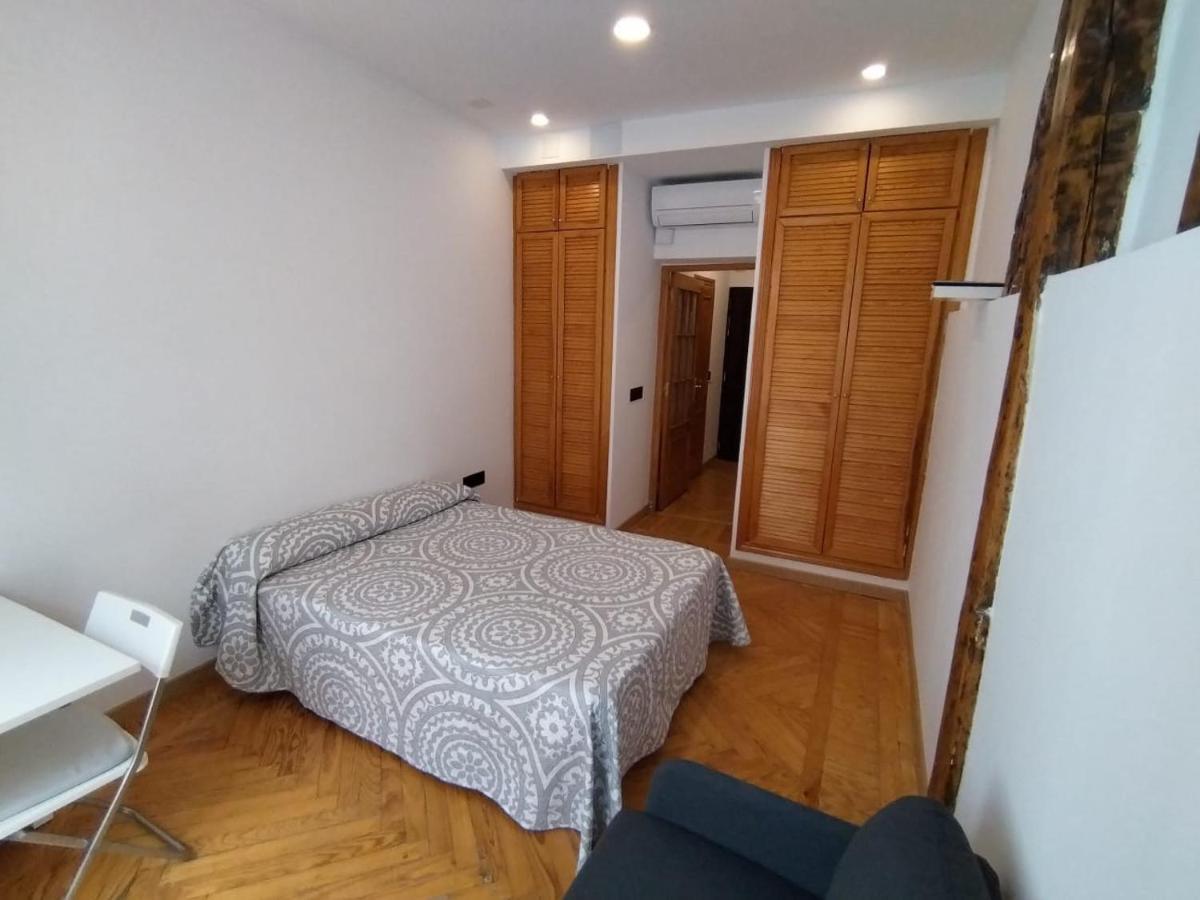 Estudio - Puerta Del Sol Madrid Exteriör bild